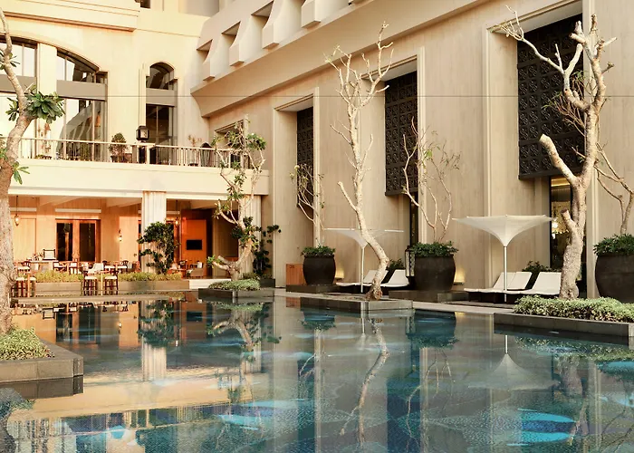Luxury hotel only: Hotel Tentrem Yogyakarta